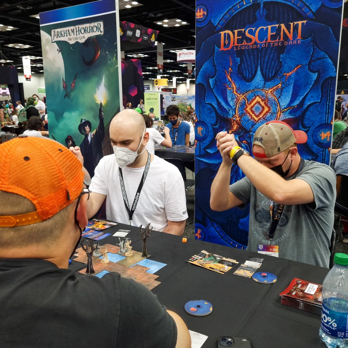 Descent: Legends of the Dark is celebrating its one-year anniversary! If you’re at Gen Con and haven’t gotten the chance to play this innovative, app-driven game, stop by Booth 809 for a quick demo! You can learn more here: fantasyflightgames.com/en/news/2022/7…