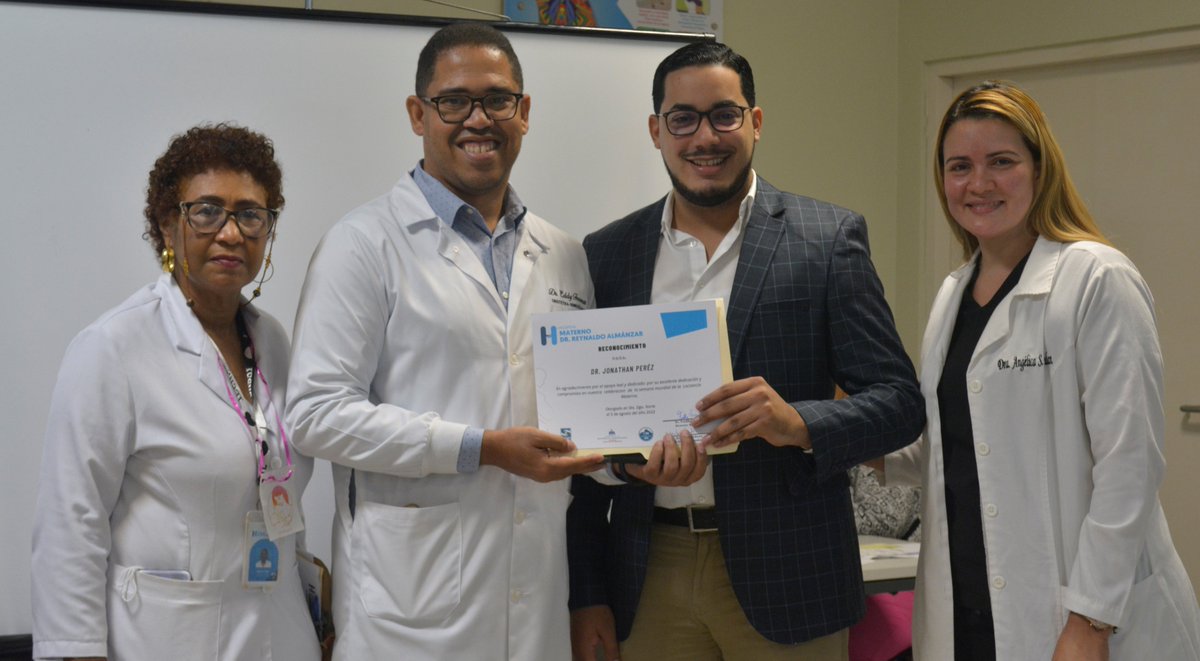 Como parte de las actividades para fomentar la #LactanciaMaterna , las usuarias del área de consulta externa de nuestro centro recibieron de los doctores Jonathan Perez y Angélica Roedan , de <a href="/ARSRenacer_/">ARS Renacer</a>  una charla sobre “Los beneficios de la Lactancia Materna” y obsequios.