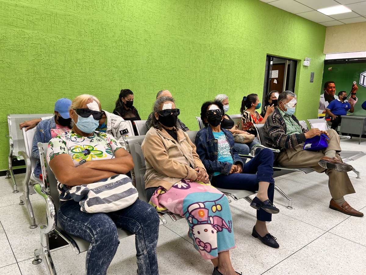 IpasmeOficial's tweet photo. #05agos / ¡Compromiso y dedicación!

Continúa la jornada de atención post-operatoria a nuestros afiliados del Magisterio monaguense, docentes, administrativo y obrero operadas ayer, fueron atendidos por nuestro personal médico en el @ipasmematurin

#VenezuelaEsPaz 
@NicolasMaduro https://t.co/xEisVCI4eJ