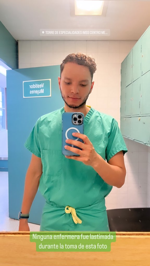 alandroper's tweet photo. Selfie porque viernes 🤳 y las enfermeras lo saben, quizás por eso no han subido a la sala 😭😪 https://t.co/9y4wLB4fWx
