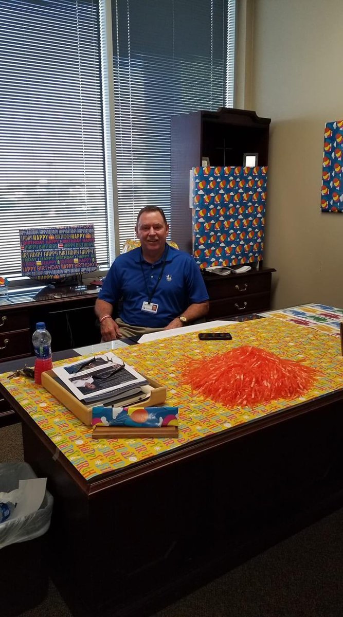 That one time we wrapped his office! Happy Birthday! 🎈 
IYKYK - “Im going to get one of those job things” Hope your enjoying your birthday! <a href="/BrentMccallie/">Brent McCallie</a> <a href="/julieaquam/">Julie Quam</a> <a href="/markbaker0312/">Mark Baker</a>