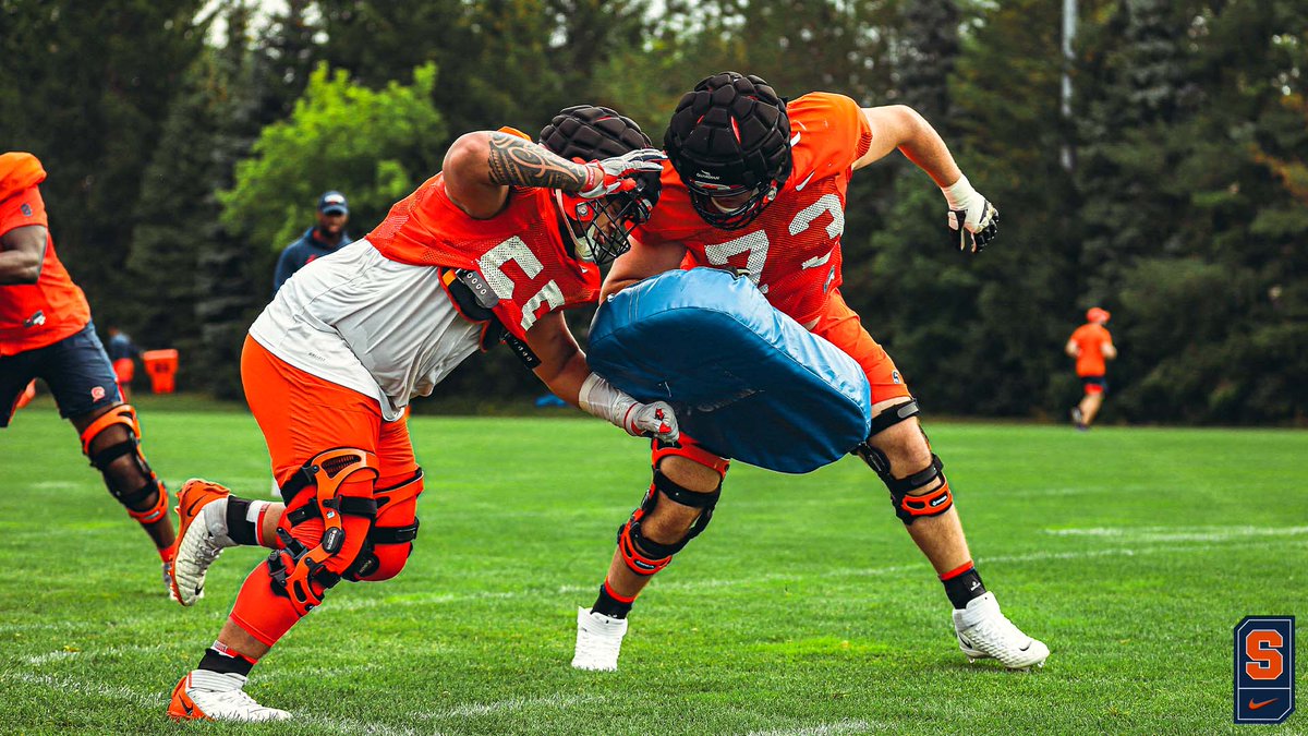 Love when the pads come on 🍊🏈