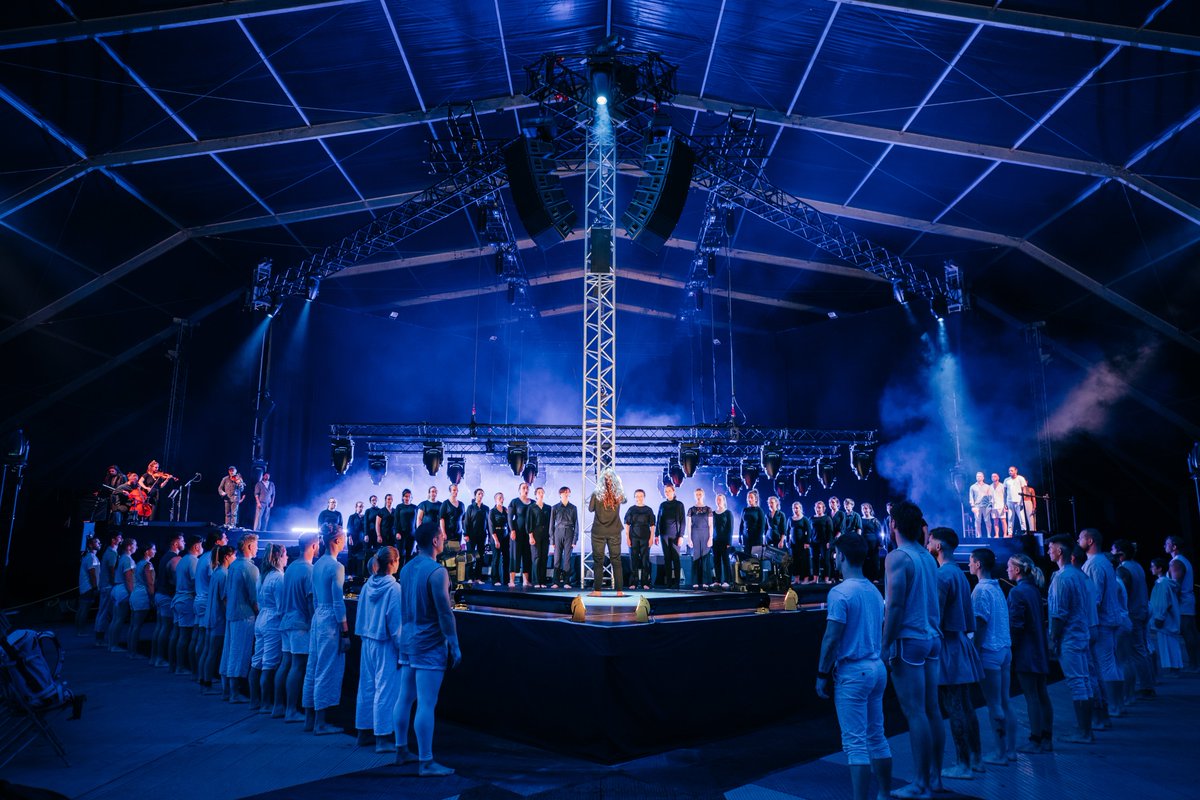 edintfest's tweet image. We're off to a flying start 💫

Thrilling from the stage to the @BTMurrayfield stands, MACRO was the perfect opening celebration for 75 years of the International Festival.