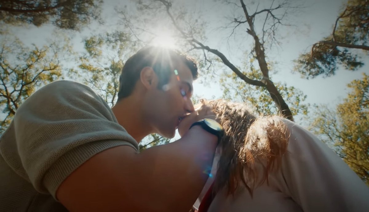 "Gözlerimi boşver,duy beni.."
Ağlayarak aşk itirafı yapması şaka mıııı

#DuyBeni // #EkKan