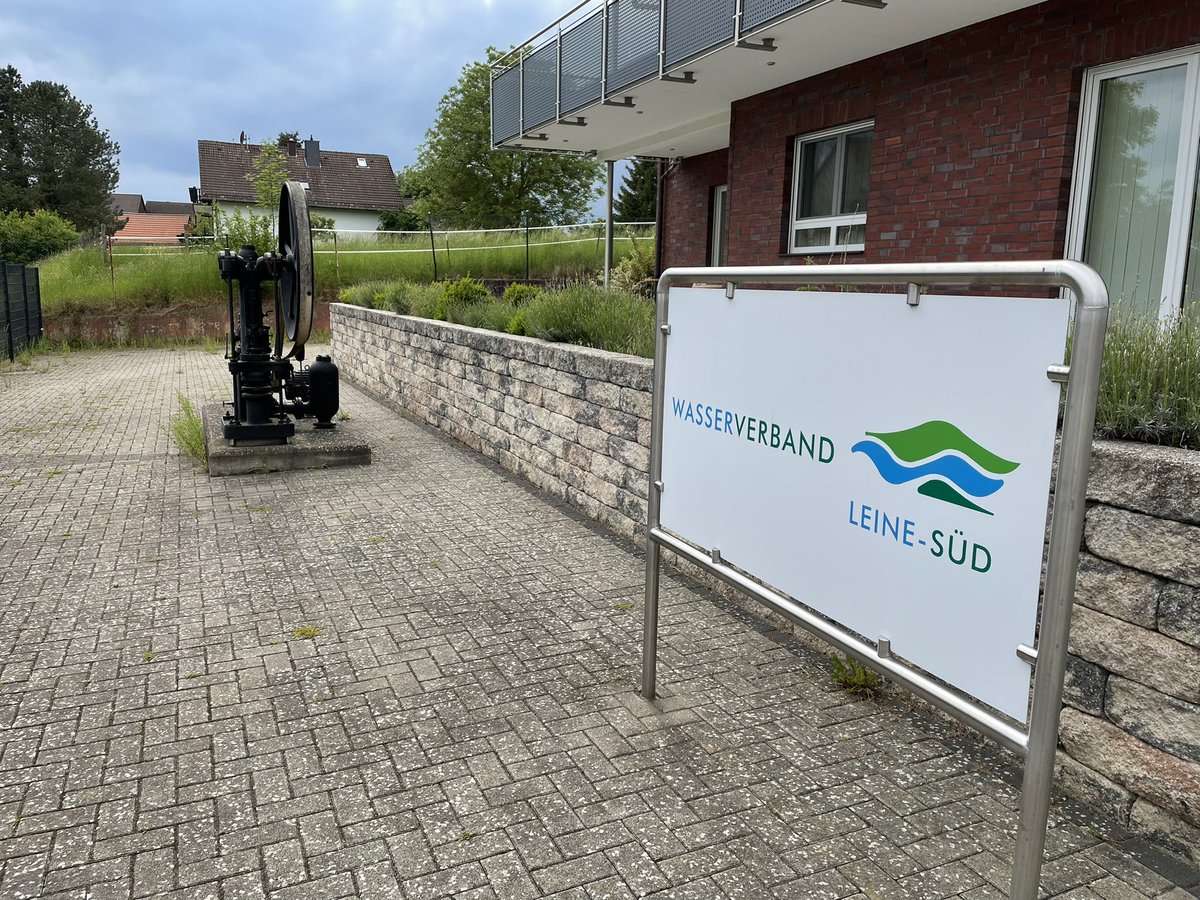 AvB_NEB's tweet photo. Nachricht vom Hüttenborn, Hebenshäuser Bach genannt. Seit dem der Wasserverband das Wasserhäuschen vom Netz genommen hat, fließt das Wasser kontinuierlich gut. #neueichenberg #wasser #trocken #Trockenheit #neueichenberg #bach #alexandrafreiinvonbischoffshausen https://t.co/aIQ79yKCjg