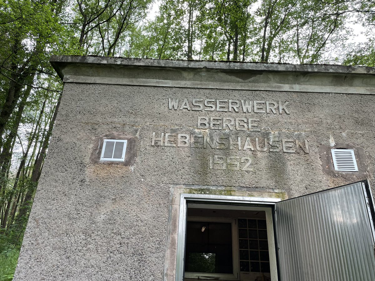 AvB_NEB's tweet photo. Nachricht vom Hüttenborn, Hebenshäuser Bach genannt. Seit dem der Wasserverband das Wasserhäuschen vom Netz genommen hat, fließt das Wasser kontinuierlich gut. #neueichenberg #wasser #trocken #Trockenheit #neueichenberg #bach #alexandrafreiinvonbischoffshausen https://t.co/aIQ79yKCjg
