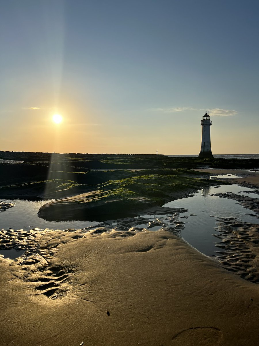 GMurphy0709's tweet photo. After a pretty rubbish week, nothing soothes the soul better than a walk along the beach in my happy place, at my favourite time of day, with my favourite person ❤️ #goldenhour #beachwalk #perchrock #husbandandwife #love #justbreathe https://t.co/qLzsSRdxe2