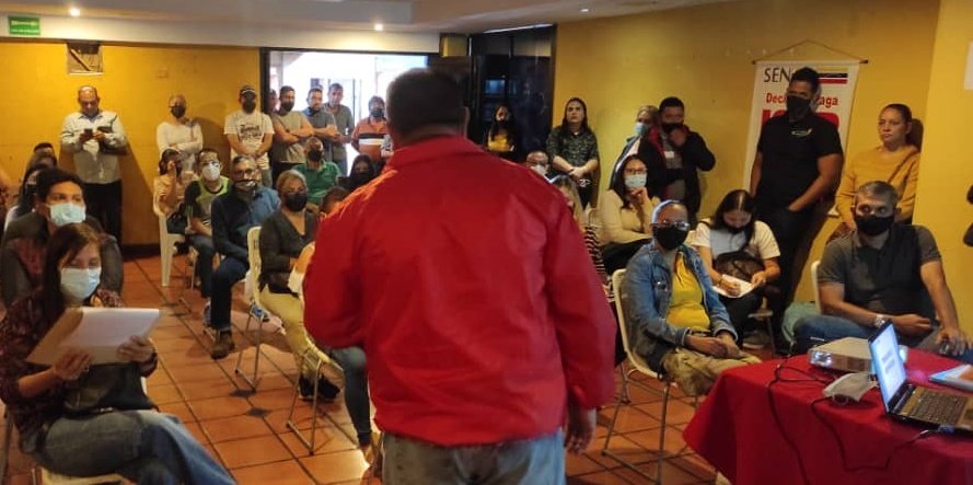 SENIAT_Oficial's tweet photo. Con la presencia del jefe del @SENIAT_STMERIDA @jesusbalza72 se realiza charla tributaria dirigida a contribuyentes del rubro ferretería, sobre excedente de crédito fiscal #IVA, retenciones de #IVA e #ISLR.
#BanderaDePatriaLibre
#SENIATRecaudaciónVictoriosa https://t.co/36EEdmUryF