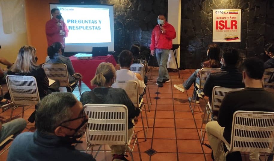 SENIAT_Oficial's tweet photo. Con la presencia del jefe del @SENIAT_STMERIDA @jesusbalza72 se realiza charla tributaria dirigida a contribuyentes del rubro ferretería, sobre excedente de crédito fiscal #IVA, retenciones de #IVA e #ISLR.
#BanderaDePatriaLibre
#SENIATRecaudaciónVictoriosa https://t.co/36EEdmUryF