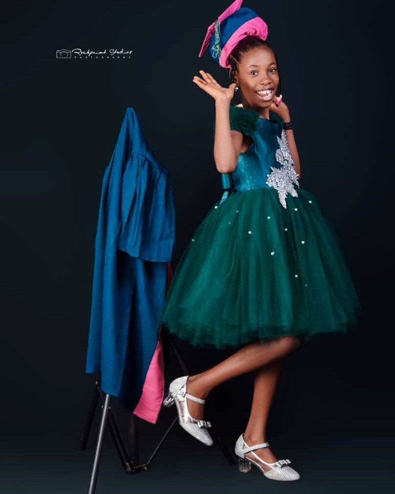 Congratulation on your graduation Nneoma.

Dress::: Lunachkiddies
#fashiongirl #fashionblog #fashionnova #childrenwears  #balldress #tulledress #schoolgraduation