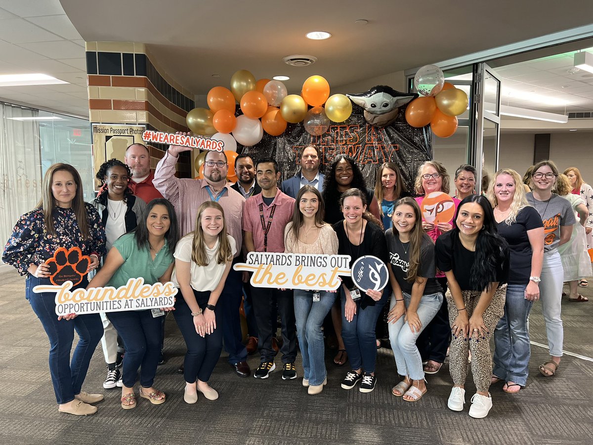 KatieLC13's tweet photo. WELCOME TO @salyardsms !!! 🐯🧡What a great group of new staff we had on campus today!! We are SO excited for the 2022-2023 school year and for our new Bengal family members! #ThisIsTheWay #WeAreSalyards https://t.co/xjGgj4rS0H