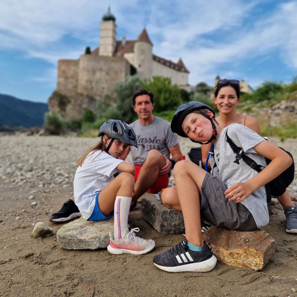YourHostJ's tweet photo. This is literally the best picture I got out of our picnic 😂♥️🇦🇹
#austria #sterreich #vienna #wien #nature #mountains #tirol #germany #travel #photography #visitaustria #love #europe #alps #salzburg #k #hiking #photooftheday #naturephotography #instagood #landscape #wanderl… https://t.co/hZtEHwnjtX