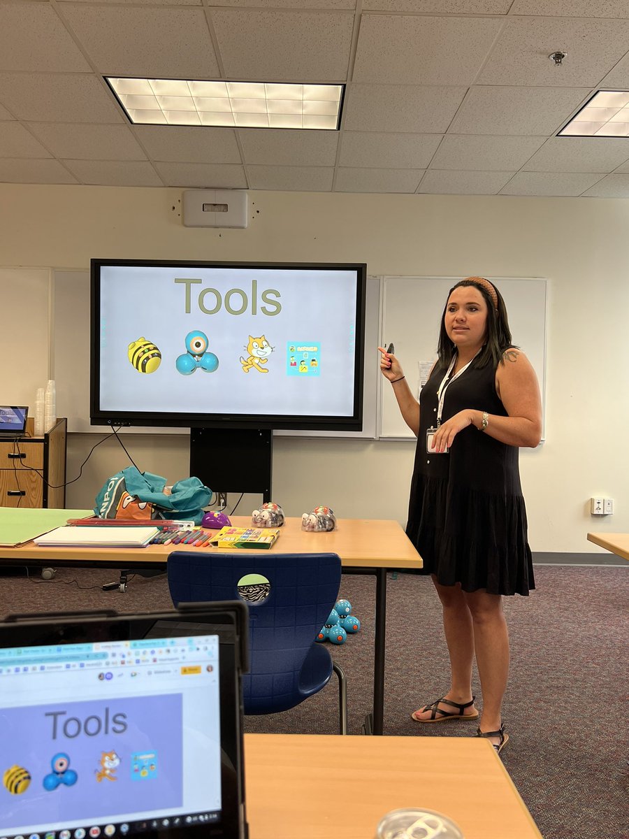 elliehershey's tweet photo. Got to see @MissVan7 present at #ETITB22 today! #GCalums #lifelonglearners #edtech https://t.co/cBckj3umeI