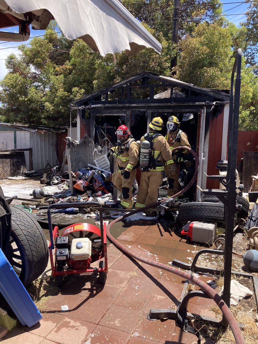 SBCFireInfo's tweet photo. #ShedFire: Structure Response- Bk Yrd 12’x12’. Mult. RP’s, Power line to light pole dropped from flame impingement. Fire isolated to shed, knocked down, no damage to residential structures. ME13/ME12/B14 remain for Mop-up
No Inj/evacs. SCE en-route, under Invest.CT 1:13pm https://t.co/0mykaYH2Cj