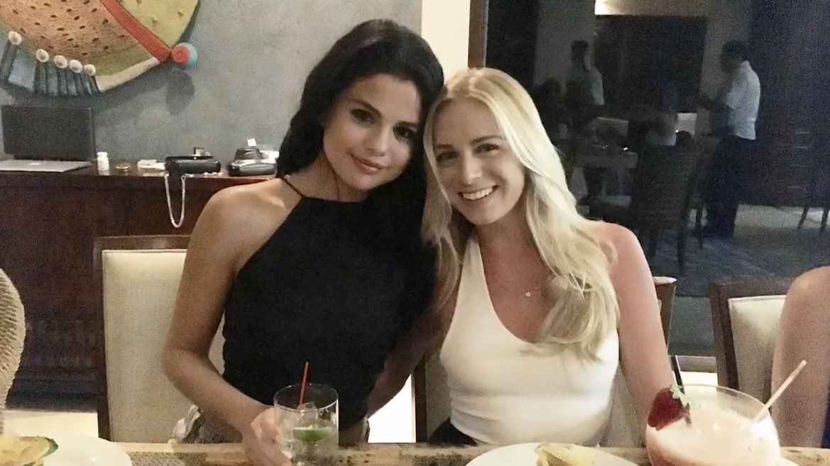 Unseen picture of Selena with her friend, Raquelle Stevens Selena Gomez Worldwide @worldwideselg