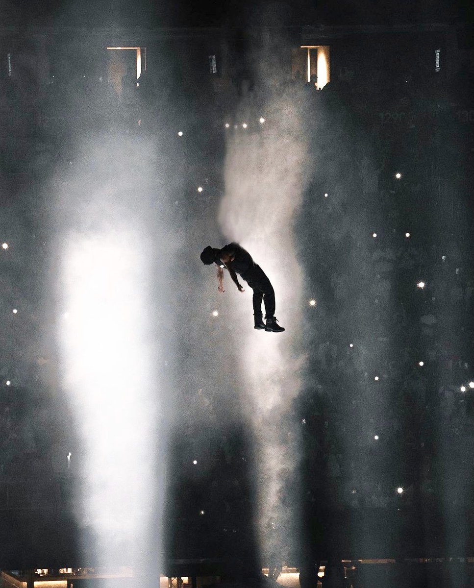DondaTimes's tweet photo. Kanye has set the bar so high with the Donda’s listening parties, we don't realize. It will be complicated for an artist to put on such a beautiful show https://t.co/4bD6gqkEG3