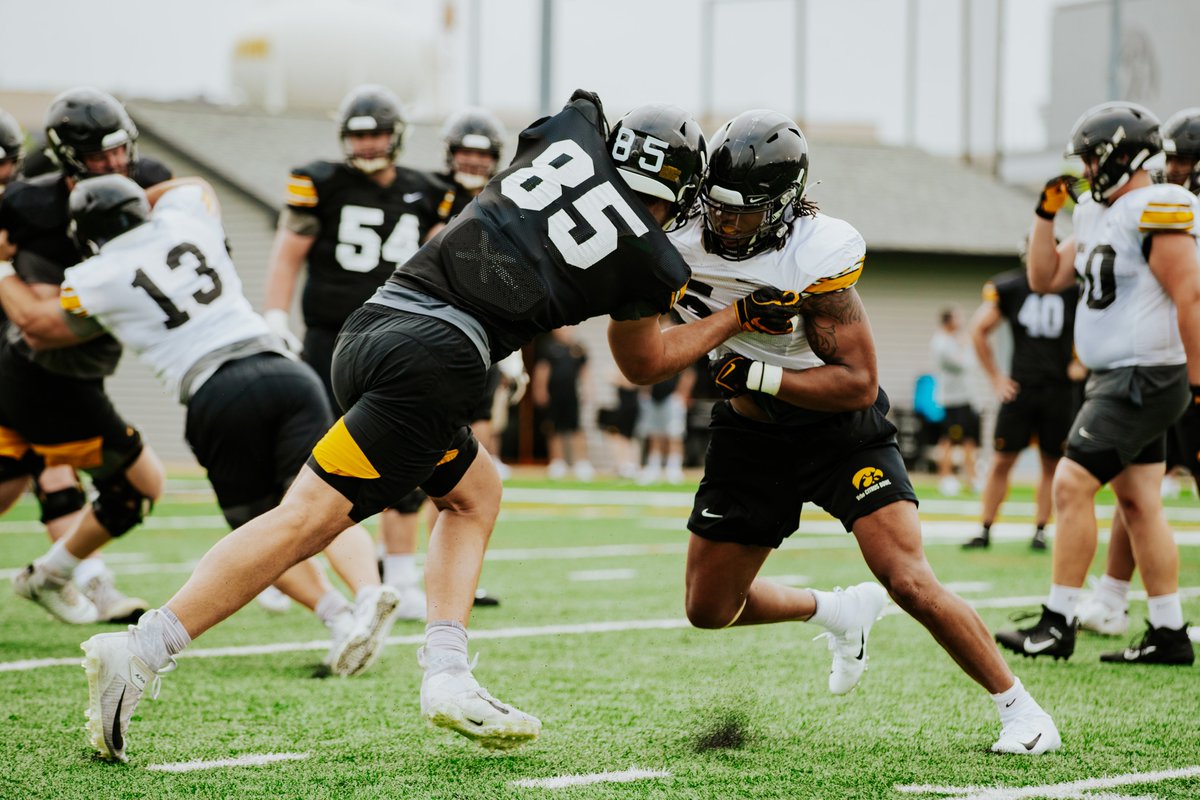 HawkeyeFootball's tweet photo. Good on good. 

#Hawkeyes https://t.co/ojduRZPW86