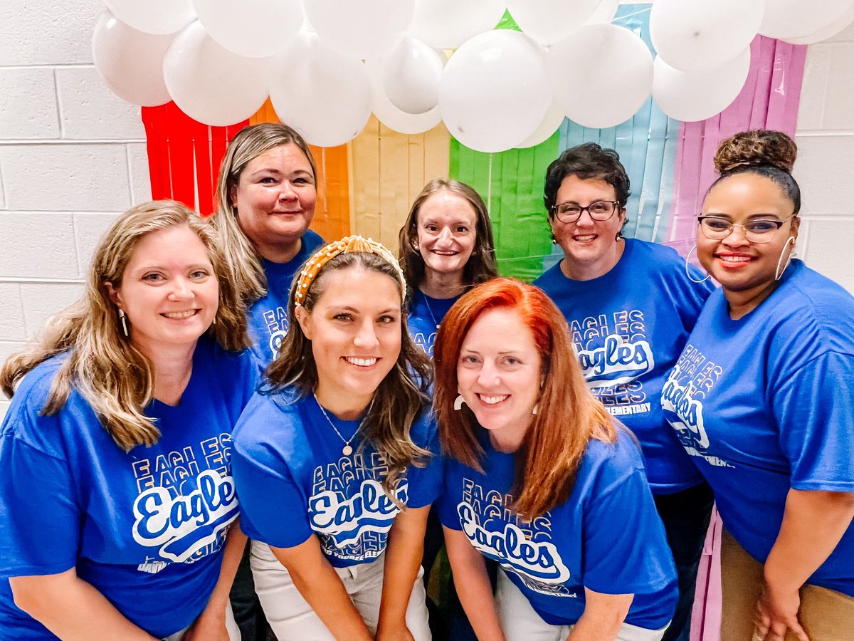 DYE3rdGrade's tweet photo. The 3rd grade team is READY for the new school year!!! 💙💛💙💛 We are so excited after our first day meeting our new friends. We can’t wait until Monday! https://t.co/K4wvChC3dc