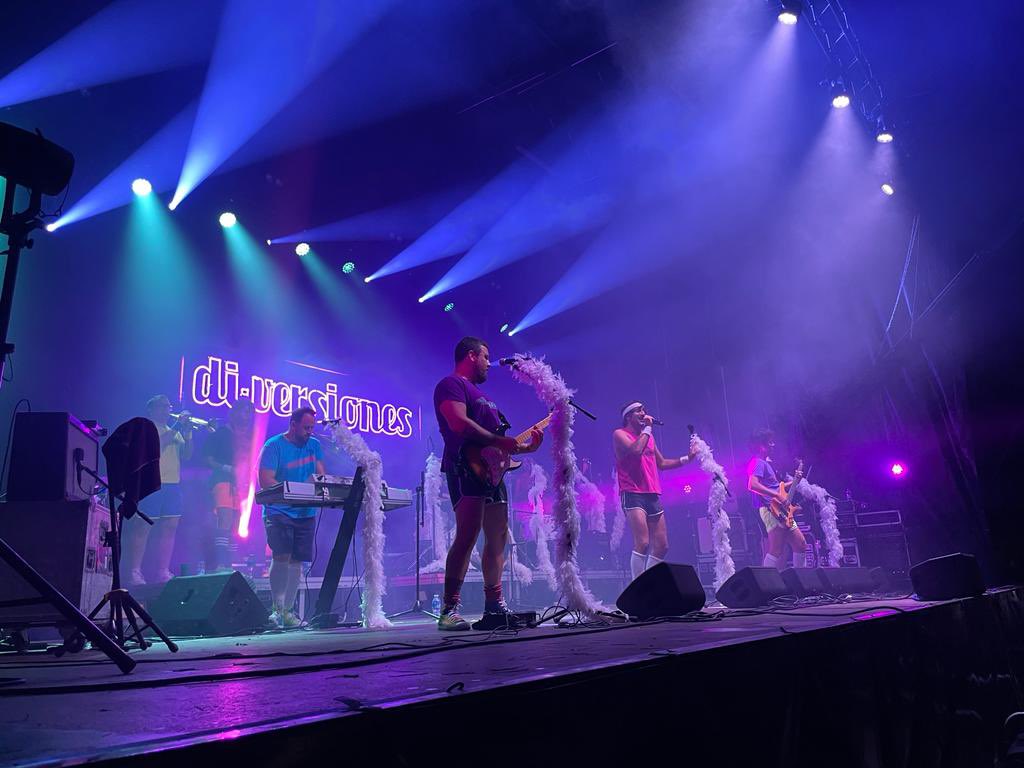 Ajuntament de Ripoll (@aj_ripoll) on Twitter photo Èxit rotund al concert l’<a href="/di_versiones/">orquestradiversiones</a> a la Devesa del Pla de #Ripoll, que al seu ritme fa vibrar a les 1400 persones assistents! Èxit rotund al concert l’<a href="/di_versiones/">orquestradiversiones</a> a la Devesa del Pla de #Ripoll, que al seu ritme fa vibrar a les 1400 persones assistents!
