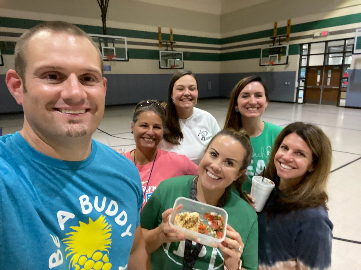 Coach_MisterLF's tweet photo. Lunch with the best crew around! 
#ProsperProud @LightFarmsElem https://t.co/Ok6JBHoTb9