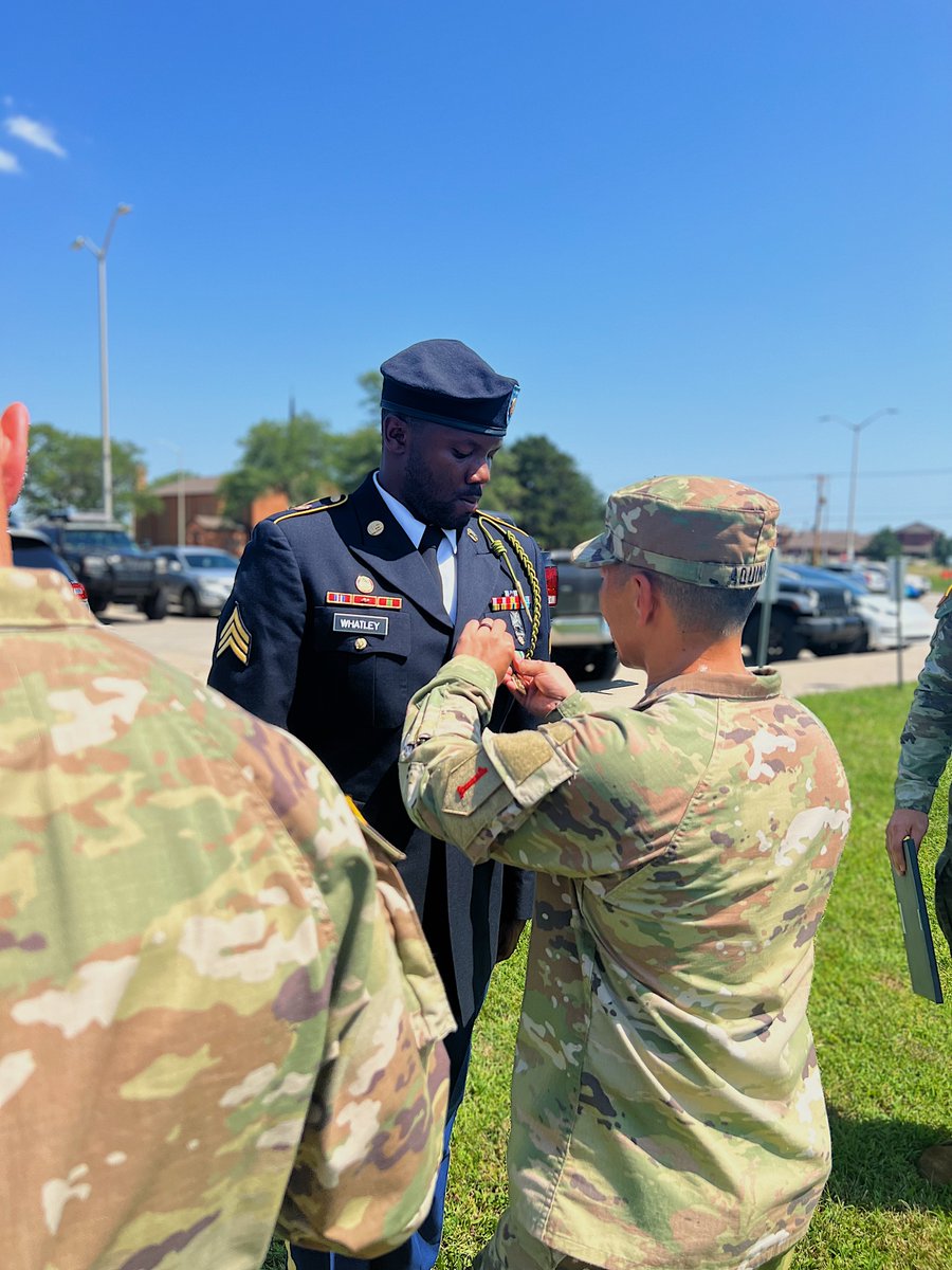 hamiltons_own's tweet photo. Happy Friday #HamiltonsOwn! At this week’s closeout formation we got to honor four of our Soldiers! Congratulations to SSG Layshock, SPC Vaughn, SGT Whatley, and SGT Abraham! We hope you all have a wonderful and safe weekend! @FightingFirst @1abct1id #DutyFirst #AmericasFirst https://t.co/5pzjZRi7TX