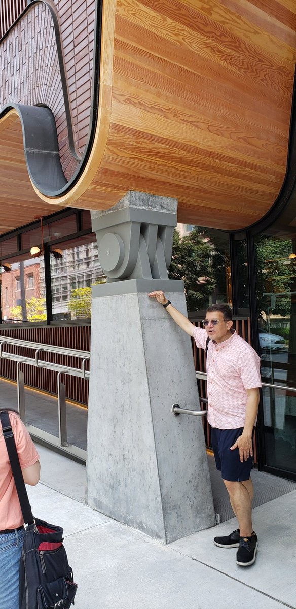 EmiliaFloro's tweet photo. Toronto Urban Designers on the move checking out design excellence everywhere. https://t.co/GF9UTe4Y1A