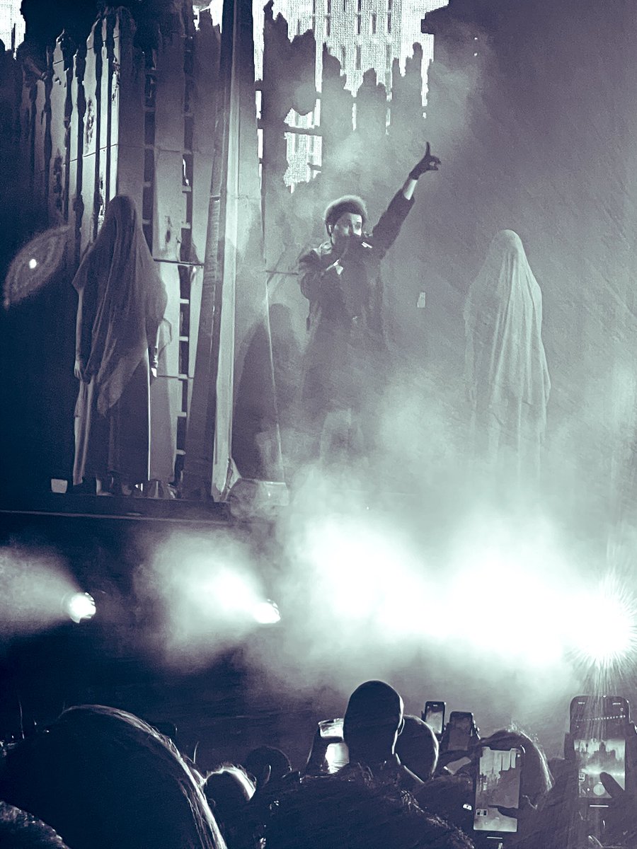 wuttupBRAVO's tweet photo. Still kinda drunk off last night’s concert energy 🔥🔥 @theweeknd https://t.co/k4k0OI018v