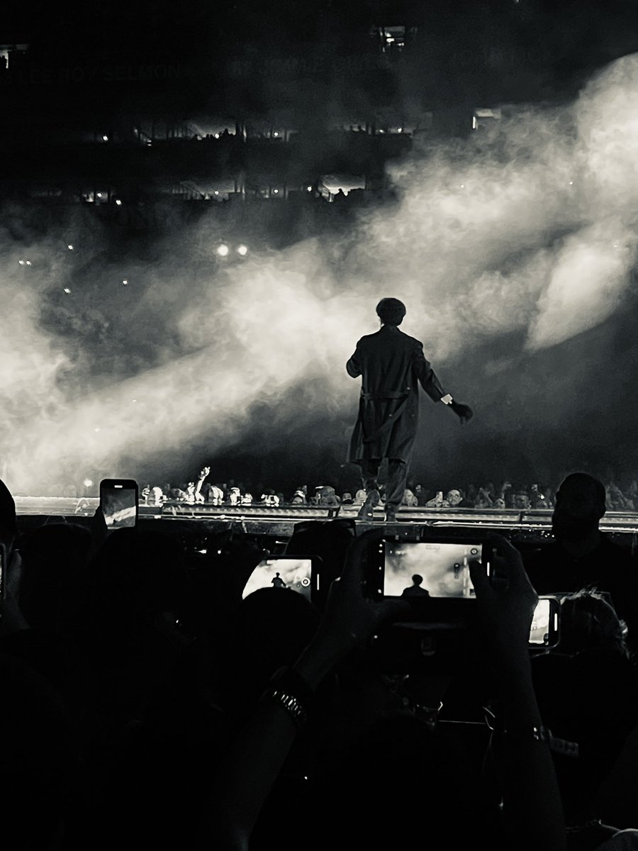wuttupBRAVO's tweet photo. Still kinda drunk off last night’s concert energy 🔥🔥 @theweeknd https://t.co/k4k0OI018v