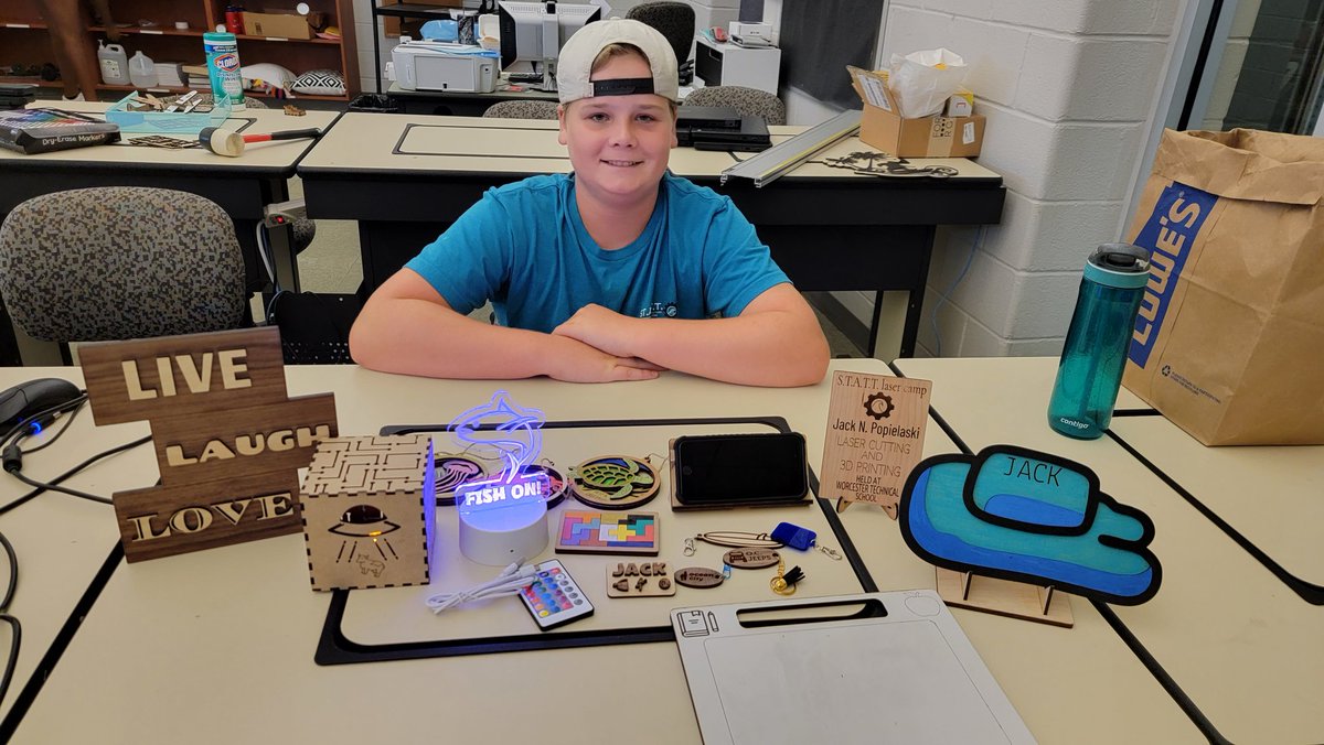 Gallo_wths's tweet photo. S.T.A.T.T laser vamp students got to bring home so many great projects. They learned materials that can be laser cut and designed their own crafts. So proud and grateful for the opportunity to share this passion of mine https://t.co/RB71CSdSvg