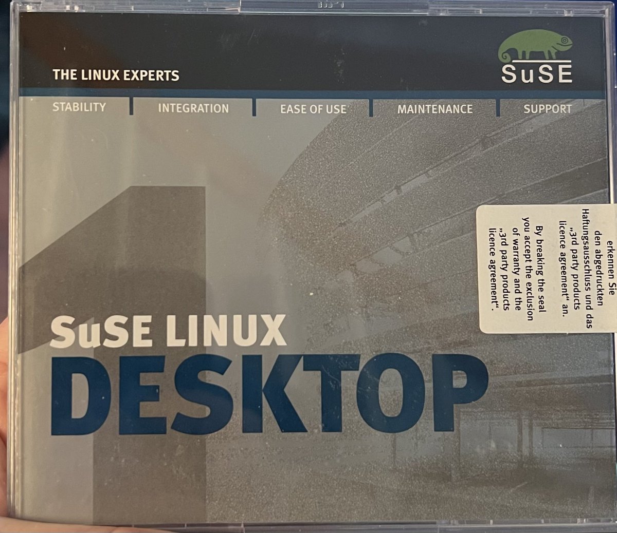soren42's tweet image. Was going through some boxes from the attic… how’s this for a blast from past?

#SuSE #SuSELinux #Ubuntu #Linux #ComputingHistory