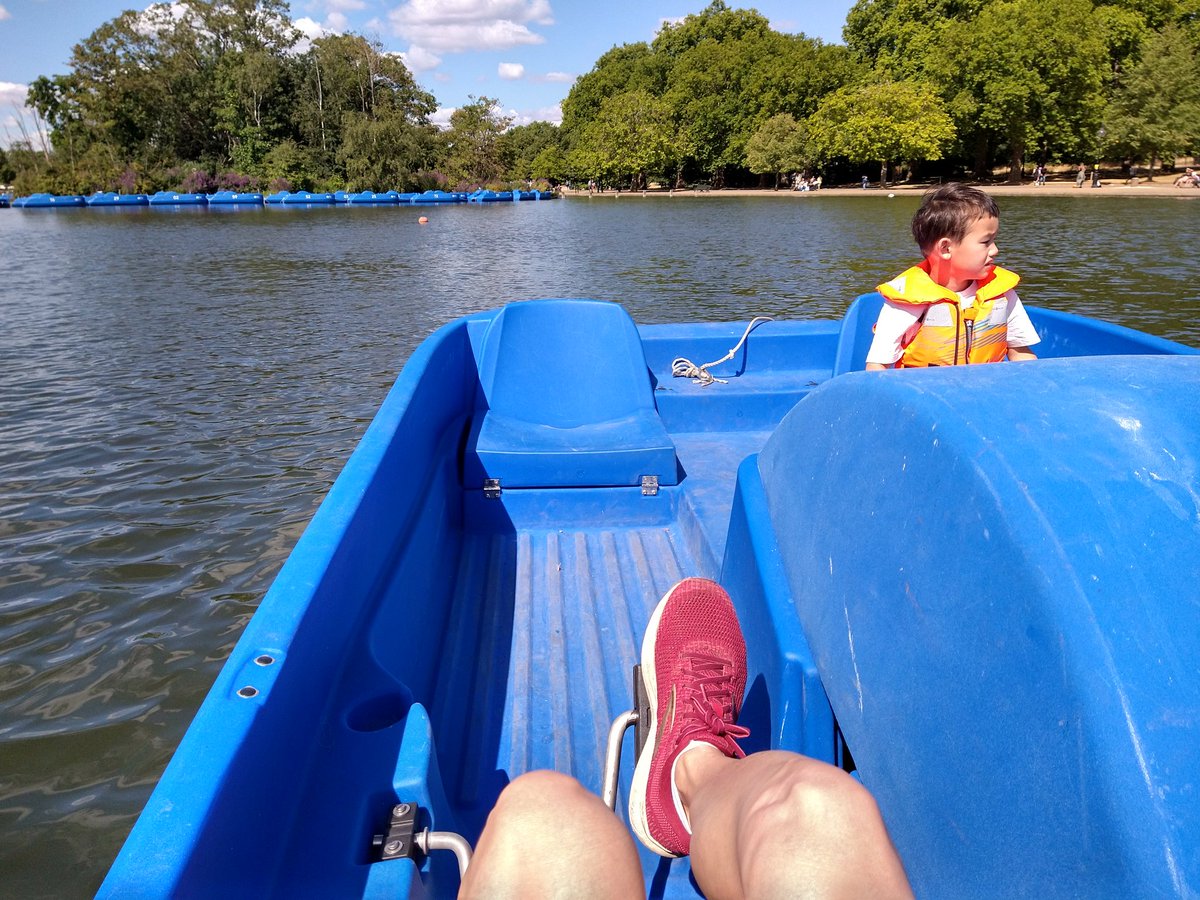 #WeActiveChallenge2022#ActiveAHPs Holiday exercise: 30mins of pedaling and racing my older son who was in another boat was fun but tough plus walking around the park, museums & shops. Exceeded usual step target.