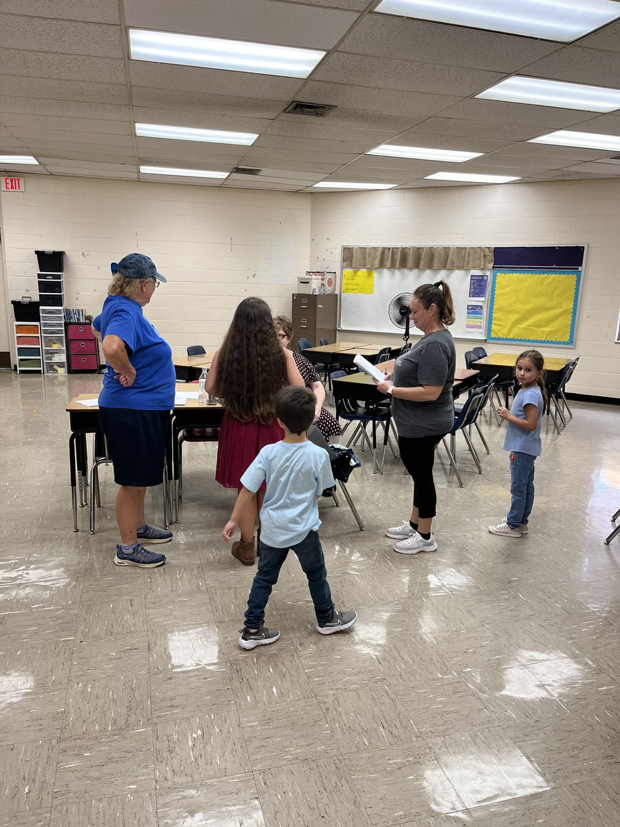 Our Meet and Greet was a huge success! We welcomed our 6th graders back and enjoyed meeting our new 5th graders! 💜