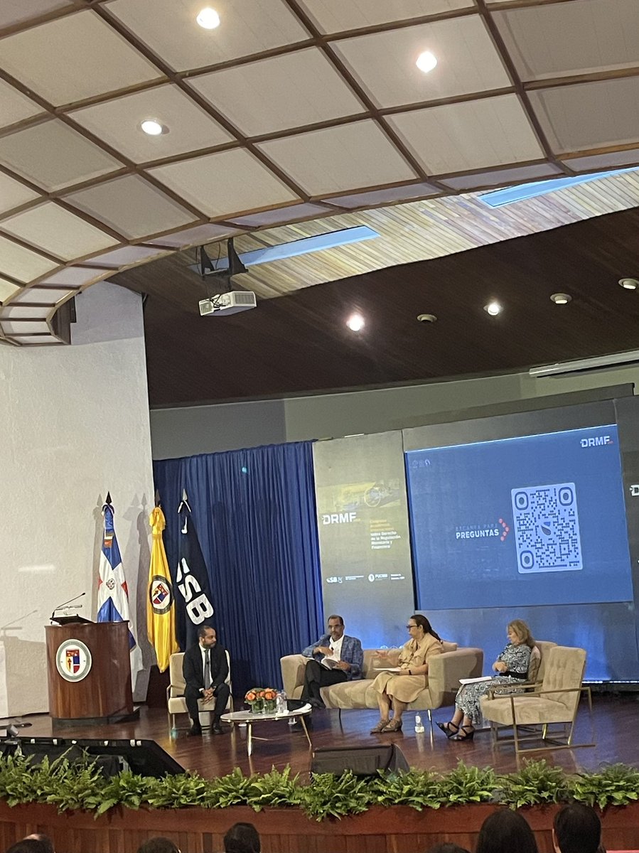 carlaalvarezb1's tweet photo. ¡Felicidades a la @SuperdeBancosRD! Un Congreso con una organización excelente, guiado por moderadores y expositores cuyas ponencias fueron altamente enriquecedoras. #DRMF2022 @Der_PUCMM_STI https://t.co/Ikqm7vpIqk
