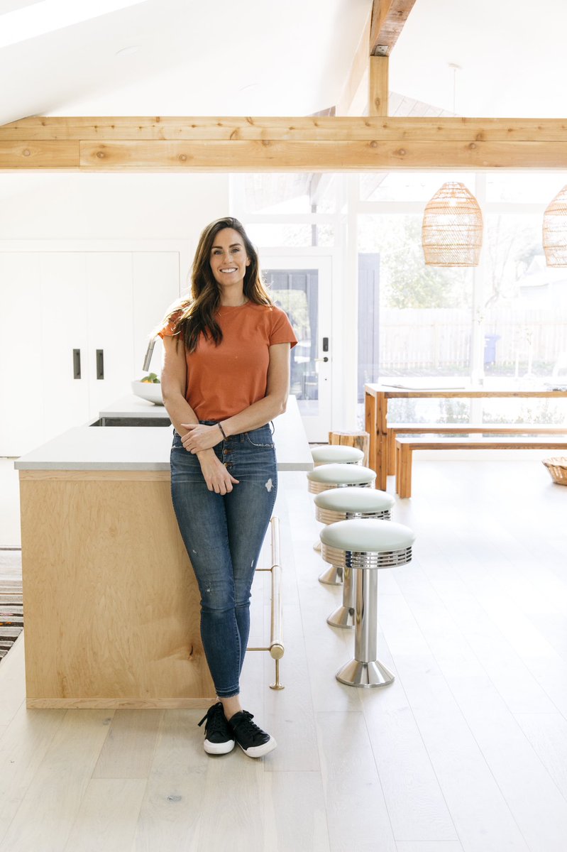 emtek_products's tweet photo. Happy Friday! We're ending the week with another fantastic edition of #favoritefollows. Today we're highlighting HGTV host and designer, winner of Survivor, do-it-all extraordinaire @kimspradlinwolfe! In 2020 she worked her magic on her Texas home! https://t.co/Cbr0Lm5jWB