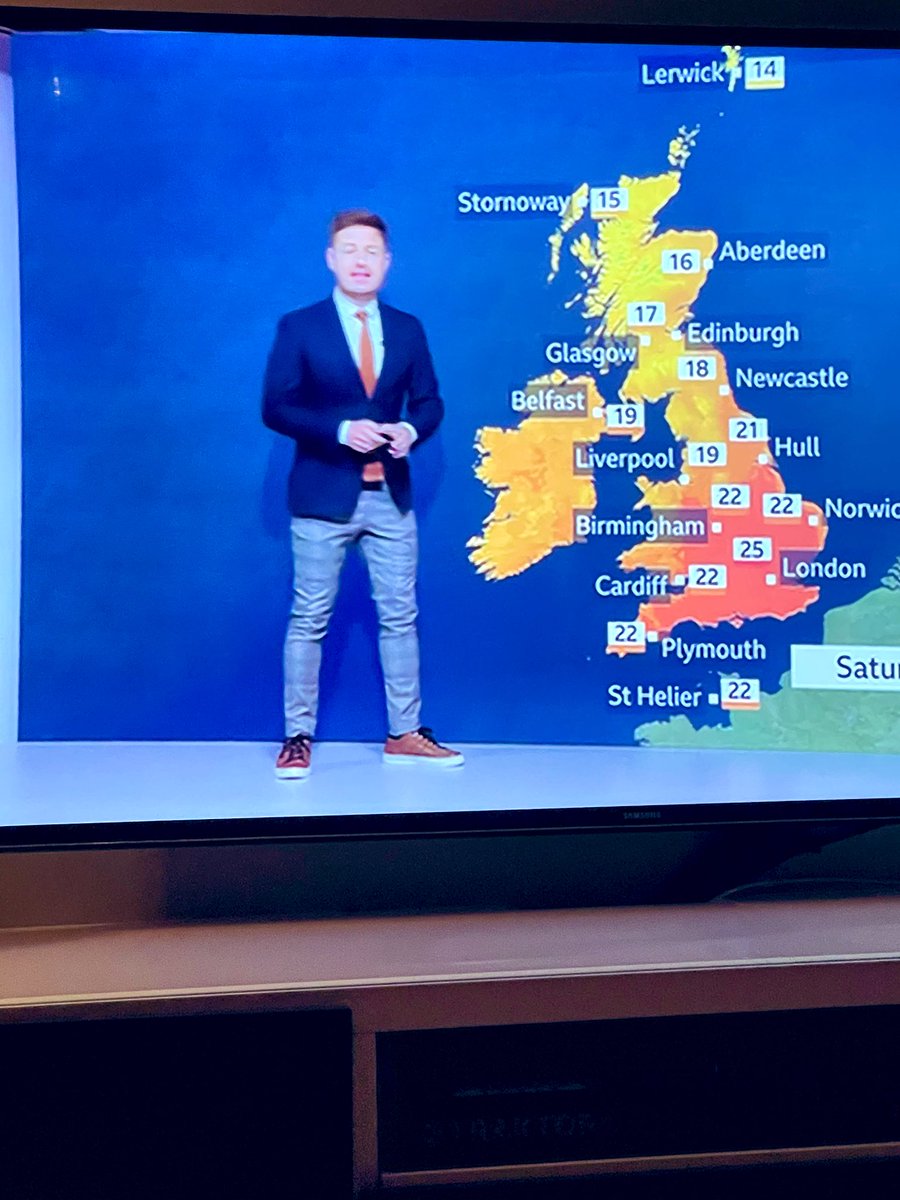 I hope <a href="/Schafernaker/">Tomasz Schafernaker</a> is meeting up with friends straight after work…if not that outfit is truly waisted!! #DayToNightChic