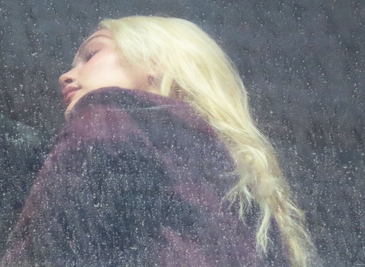 gigihadidphoto's tweet photo. Gigi Hadid no set de um photoshoot em Nova York hoje, 5 de agosto.
Mais fotos: https://t.co/9dDkndnAHB https://t.co/dp7T5lyg1Q