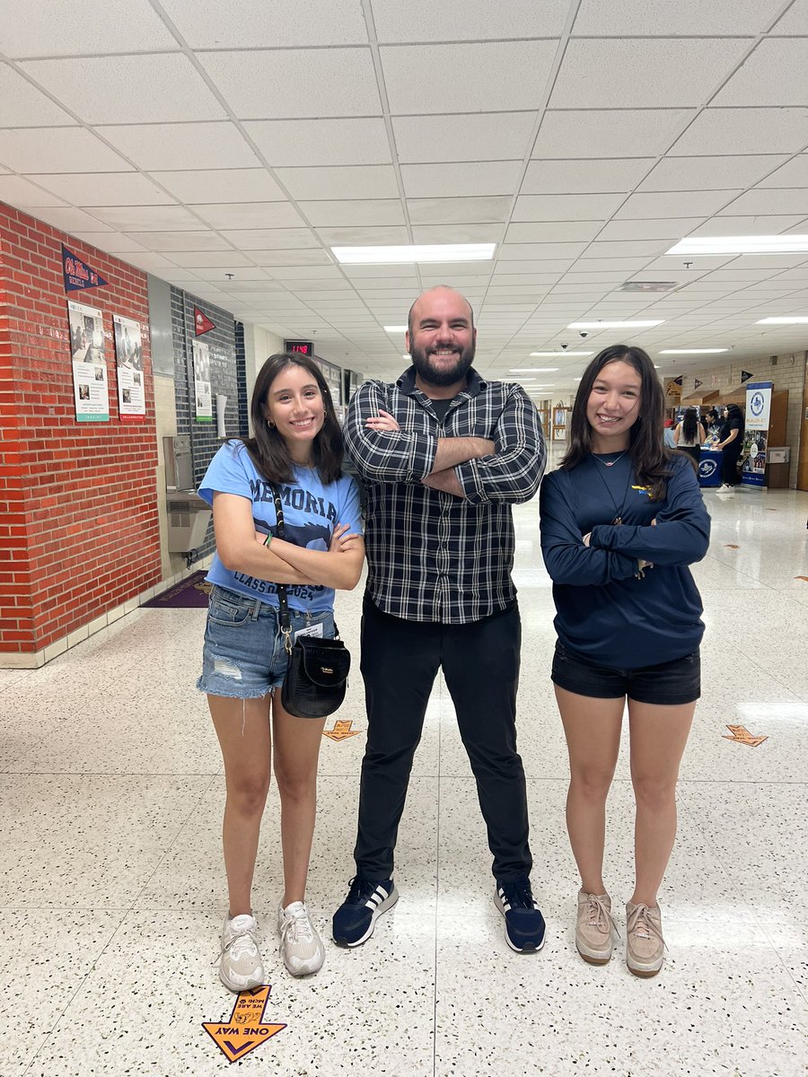 rfluegel's tweet image. So fun watching @McAllenMemorial student volunteers at #TECHnovate22 reconnecting with one of their favorite Ts. @BeastModeTeach @annvega @jamesvarlack @gosand2 @ramjrcastillo