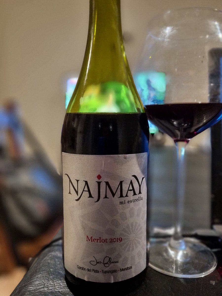 Elegancia en estado puro. Vinon señores. Gracias Chino por guárdame una. Salud señores