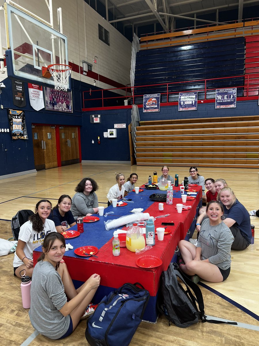Team dinner after practice!❤️💙 Thanks <a href="/ChickfilA/">Chick-fil-A, Inc.</a>
