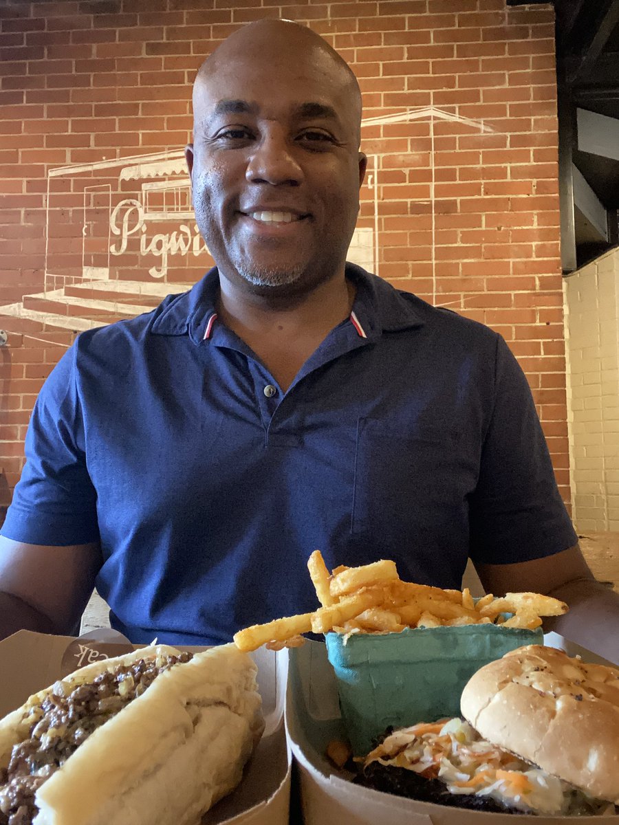 maXolo_travel's tweet photo. Why order one item when you can have both?? I’m a PIG at Pigwich in KC! #maxolo #solotravel #KansasCity #solodining #meat https://t.co/TYDMb6VnL3