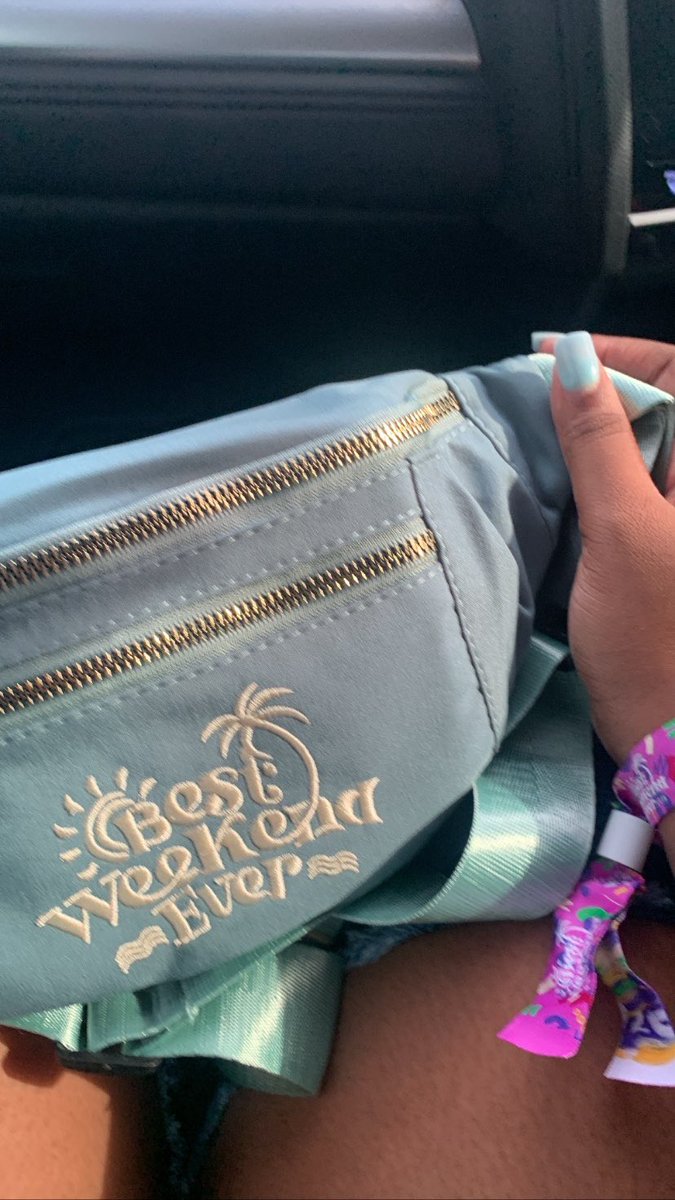Gossh_mon's tweet photo. About to be #thebestweekendever https://t.co/RLckhf96Gs