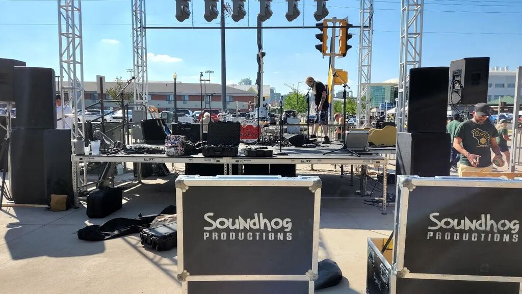 Setting up for @almostnormalband at <a href="/stadiumview/">Stadium View Apt.</a> . Show kicks off at 6p.

#livemusic #livesound #liveproduction instagr.am/p/Cg5Kx2JL7lz/