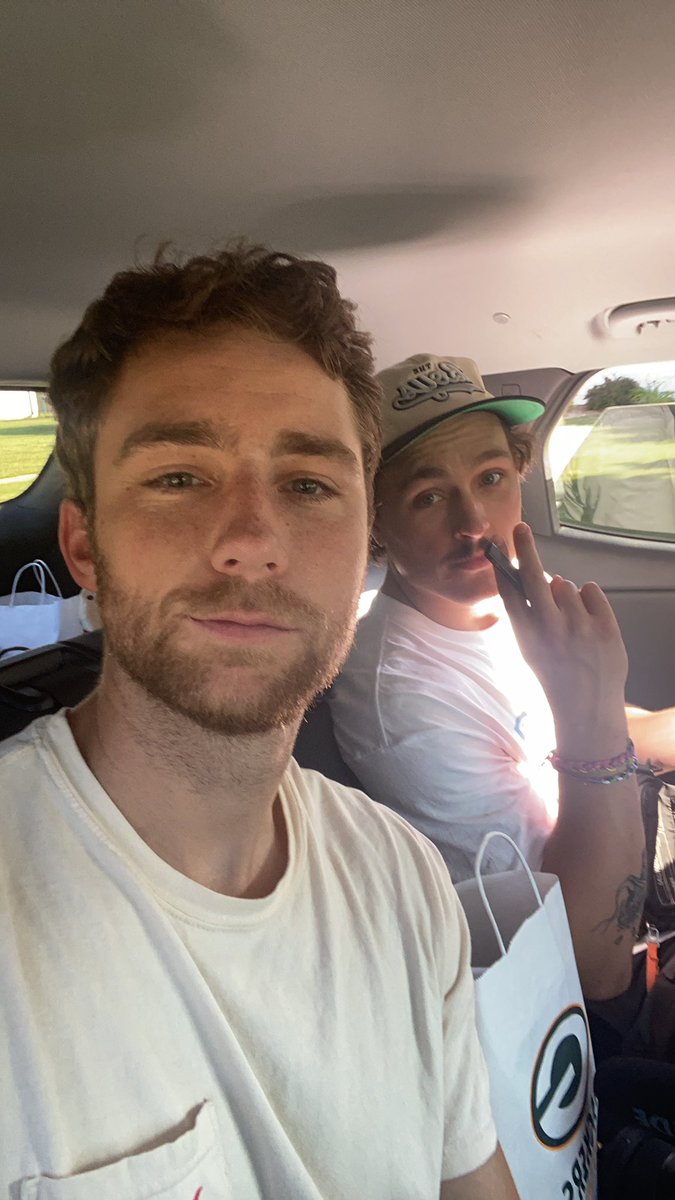 jhovey34's tweet photo. Our brother @_jackmcpherson_ is approaching 4K on Twitter, I believe we can get him there by the time the clocks strike midnight. #FollowJack https://t.co/sIYNejLTXM