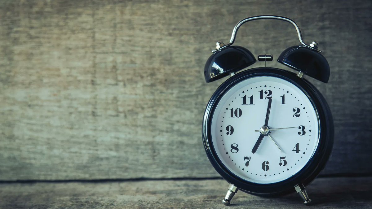 SarahLynneCR's tweet photo. Festive Friday: Tip for you! Set a timer for 5 minutes and write! Read more: https://t.co/EwuEk01XWg #festivefriday #setatimer #writingtip #WritingCommunity via @SarahGeringer https://t.co/6kFJJJ8GrT