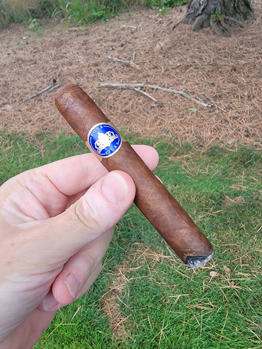 theDrThumbs's tweet photo. Time to light up on this #FourKicksFriday thanks to @TheCrownedHeads for a great cigar https://t.co/pIYaou7QVb
