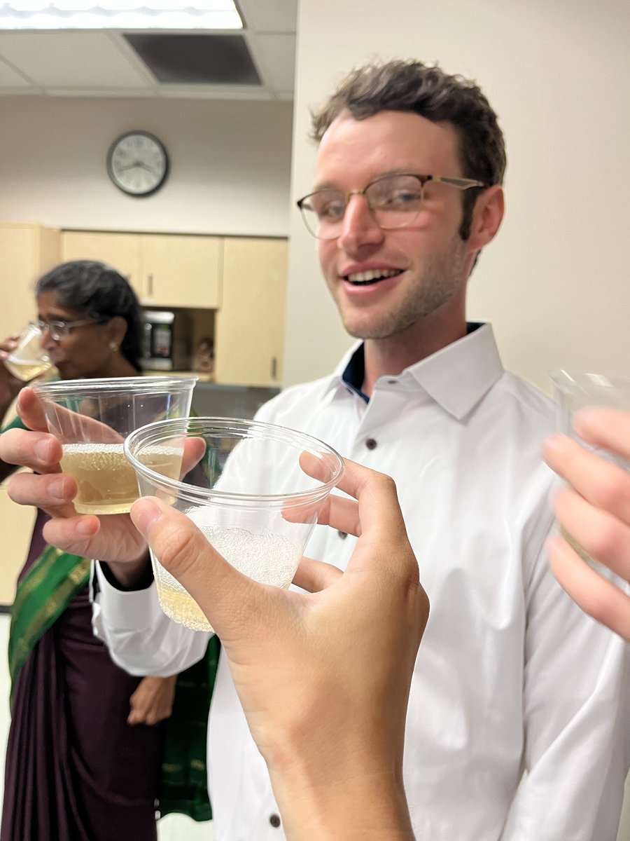 VU_Biophotonics's tweet photo. Cheers! Congrats to Dr. Graham Throckmorton on a successful PhD defense 🎉🍾🎉 https://t.co/z3lAAGYBV5