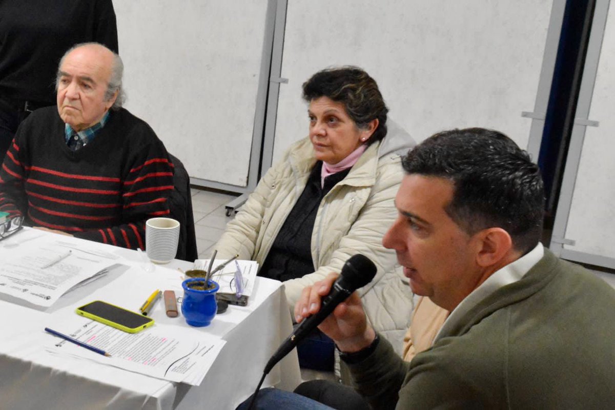 GiovanettL's tweet photo. 👉Como cada primer viernes del mes, nos reunimos con las y los referentes de los #AdultosMayores de la #CiudadDeNeuquen para planificar acciones de manera articulada.
#ParticipacionActiva
#AdultosMayores
#MunicipalidadDeNeuquen💙 https://t.co/m9RTEHUHKu