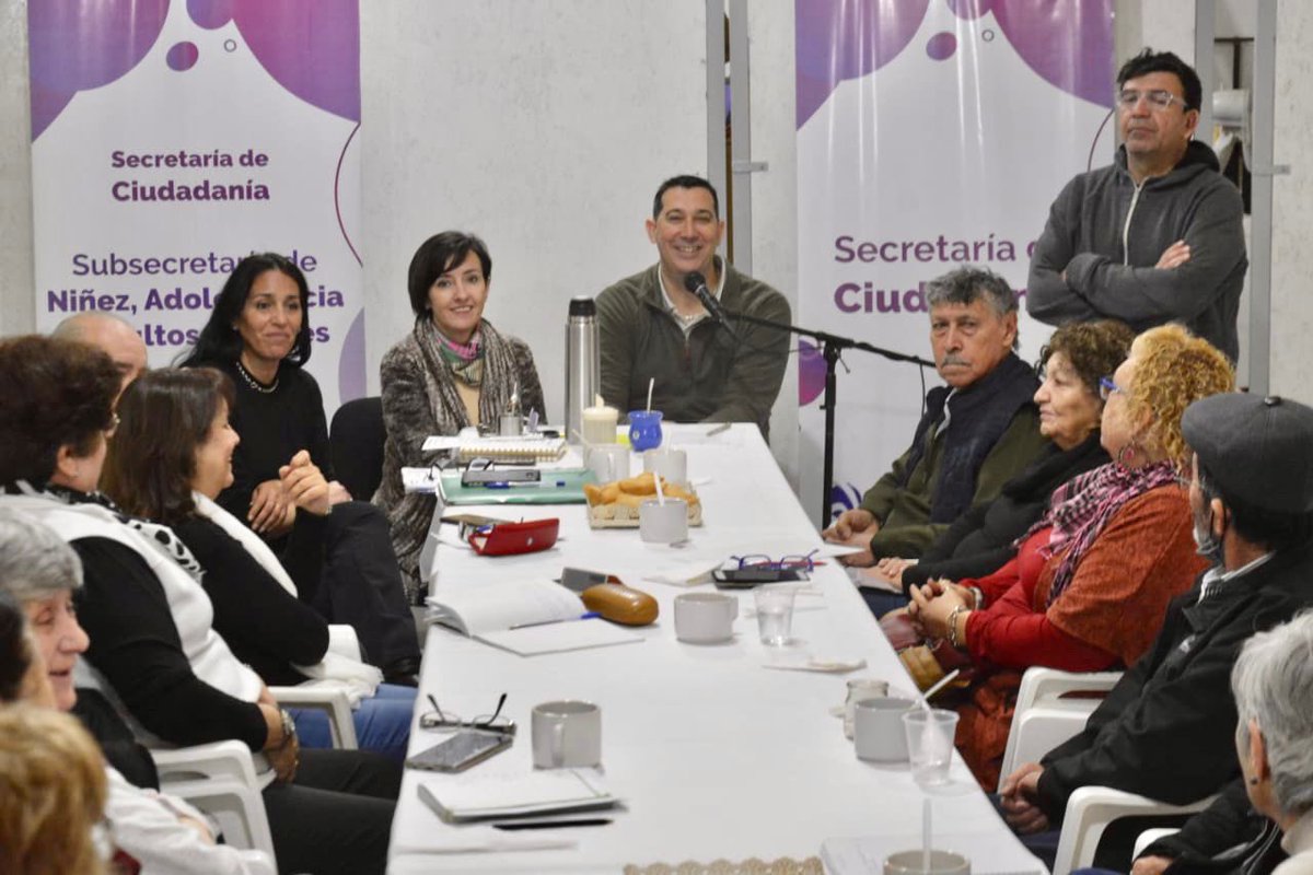 GiovanettL's tweet photo. 👉Como cada primer viernes del mes, nos reunimos con las y los referentes de los #AdultosMayores de la #CiudadDeNeuquen para planificar acciones de manera articulada.
#ParticipacionActiva
#AdultosMayores
#MunicipalidadDeNeuquen💙 https://t.co/m9RTEHUHKu