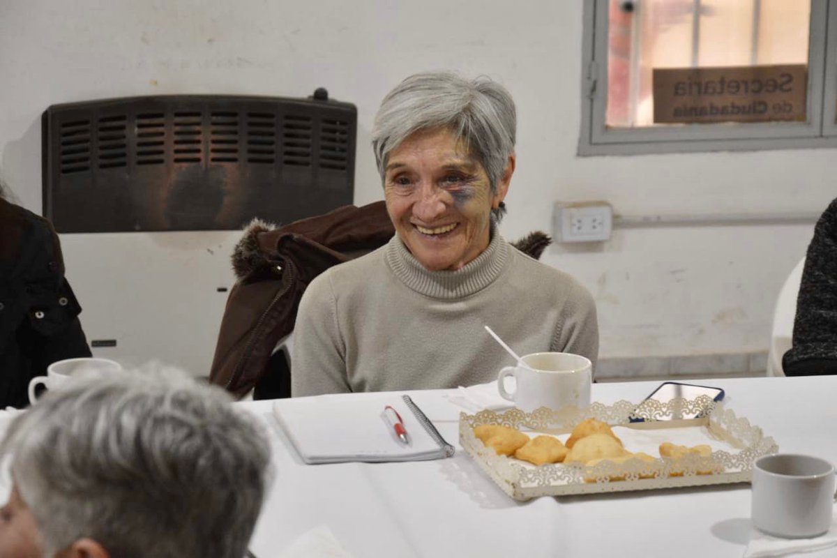 GiovanettL's tweet photo. 👉Como cada primer viernes del mes, nos reunimos con las y los referentes de los #AdultosMayores de la #CiudadDeNeuquen para planificar acciones de manera articulada.
#ParticipacionActiva
#AdultosMayores
#MunicipalidadDeNeuquen💙 https://t.co/m9RTEHUHKu