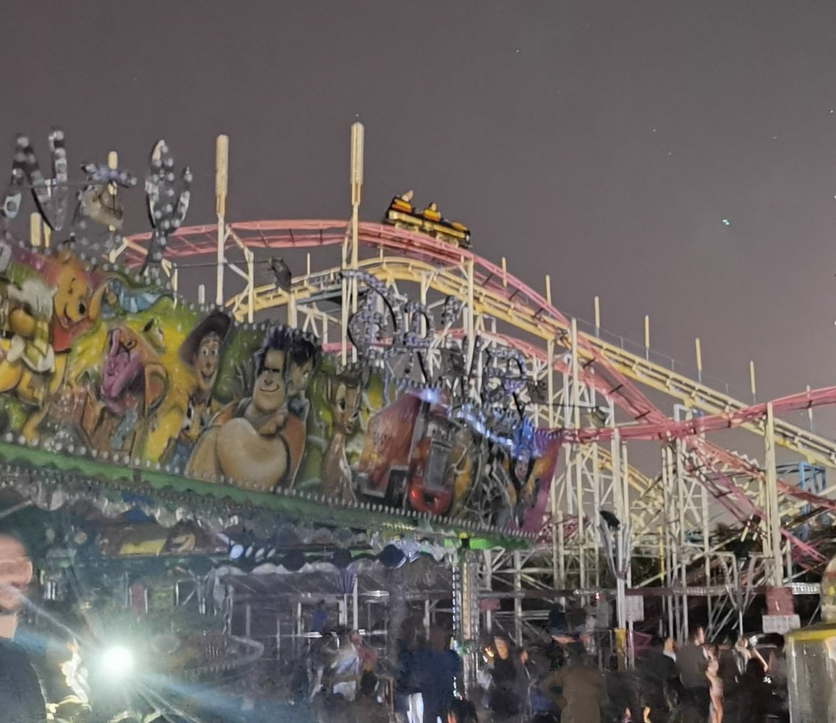 Coupure de courant générale à Luna Park Cap d'Agde... Des gens sont encore coincés dans les manèges qui se sont stoppés brutalement 😱